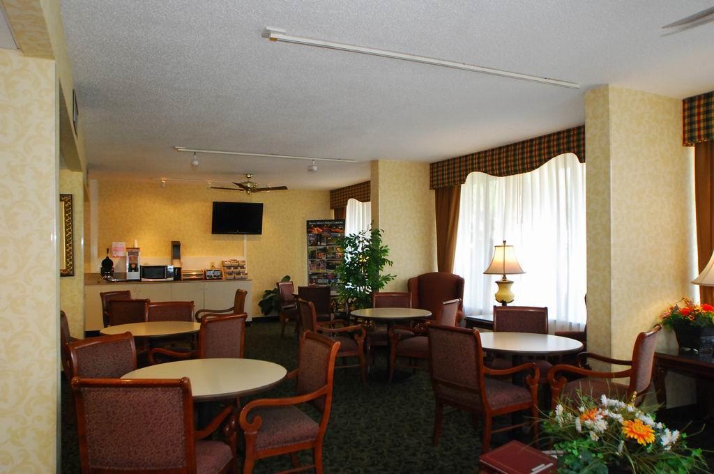 מלון Baymont By Wyndham Rocky Mount I-95 מסעדה תמונה